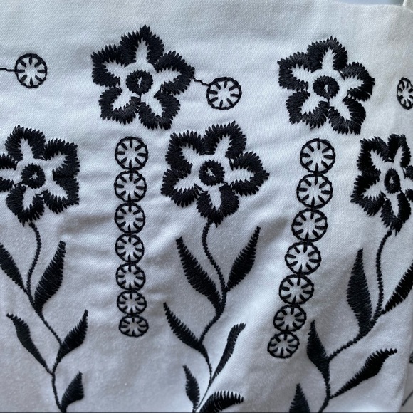 Dorby Woman White Black Embroidered Floral Dress - Picture 5 of 9